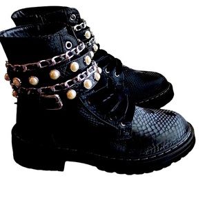 Pearl Combat Boots Coco CC Chain Sugar Kade Style #: SGRKADE